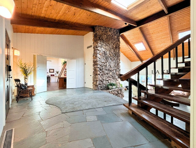 Image 15 for 6020) Thunderbird Lodge