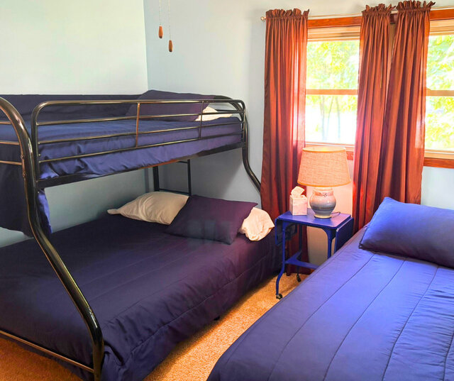 Image 7 for 6337) "Lakeside Blue Bungalow" on Thunderbird