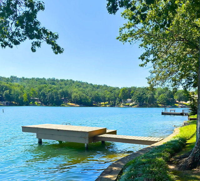 Image 1 for 6337) "Lakeside Blue Bungalow" on Thunderbird