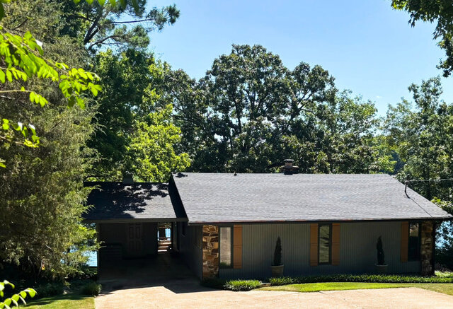 Image 2 for 6337) "Lakeside Blue Bungalow" on Thunderbird