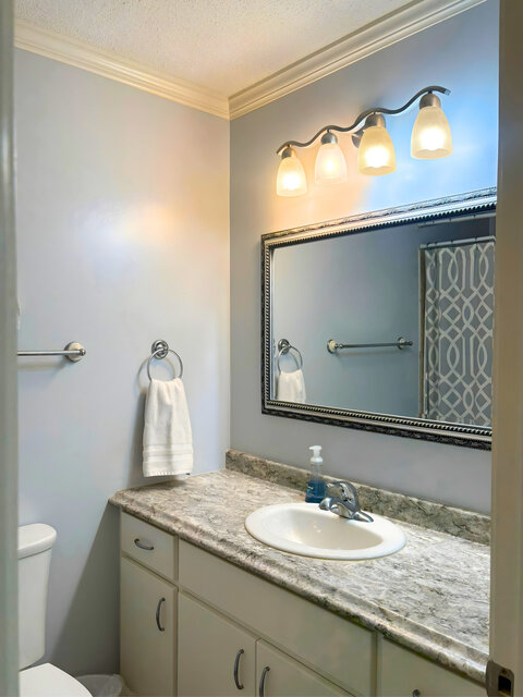 Image 7 for 6021) The 21 Club