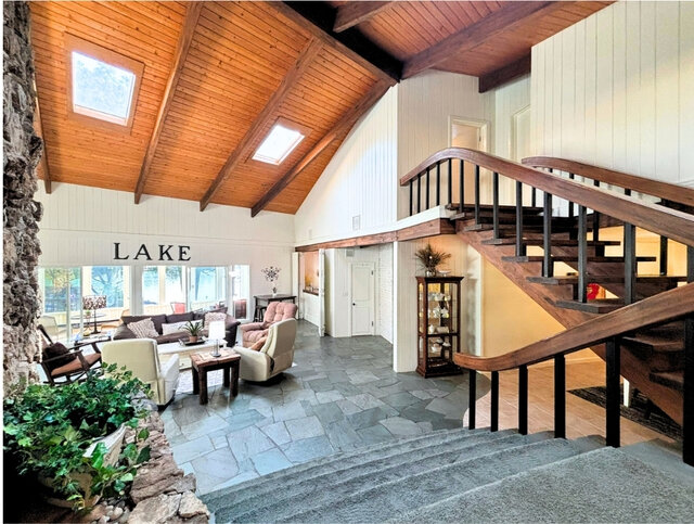 Image 9 for 6020) Thunderbird Lodge