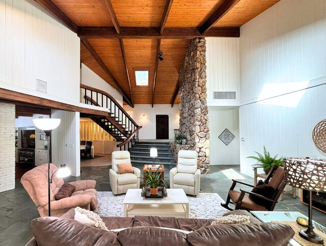 Image 7 for 6020) Thunderbird Lodge
