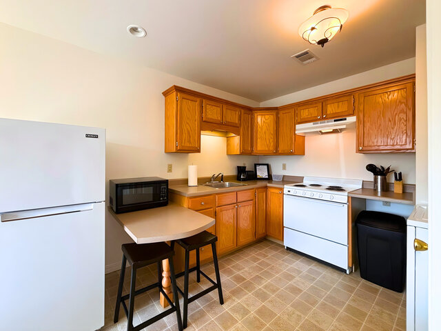 Image 8 for 106) Cooper's Pointe Suite 106