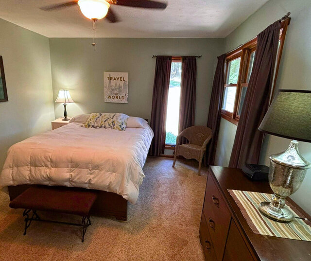 Image 9 for 6337) "Lakeside Blue Bungalow" on Thunderbird