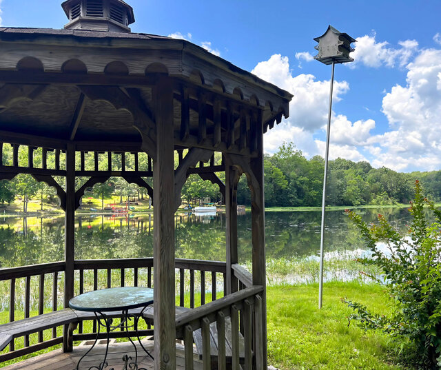 Image 14 for 6026) The Lake House