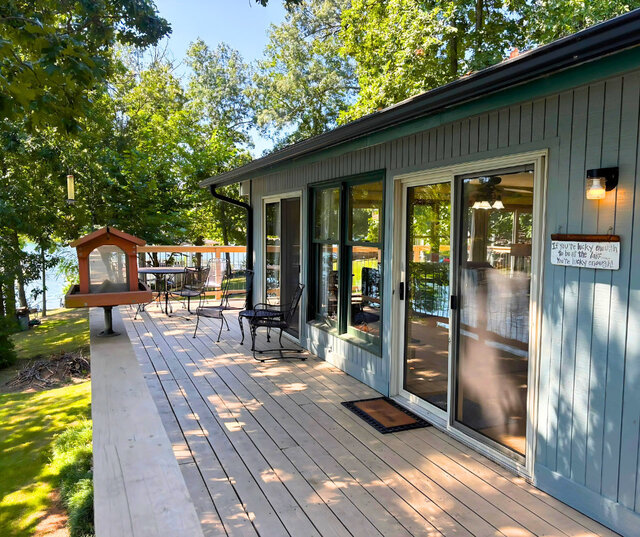 Image 3 for 6337) "Lakeside Blue Bungalow" on Thunderbird