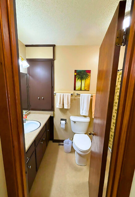 Image 10 for 6337) "Lakeside Blue Bungalow" on Thunderbird