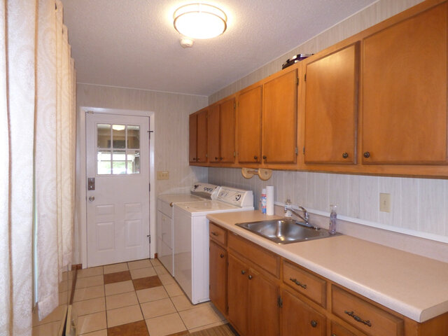 Image 6 for 6011) McCabe House