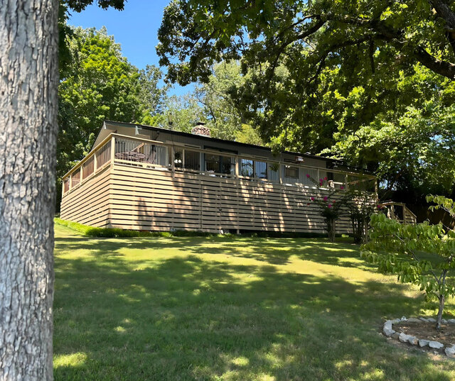 Image 17 for 6337) "Lakeside Blue Bungalow" on Thunderbird
