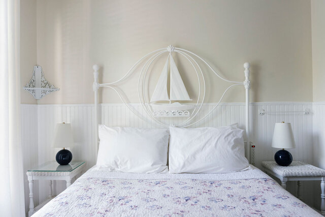 Image 5 for Queen Rooms