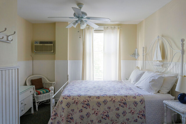 Image 6 for Queen Rooms