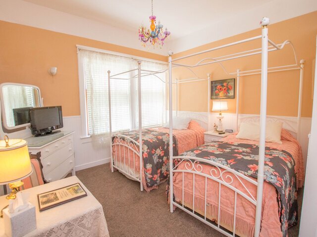 102T Twin Standard Room 