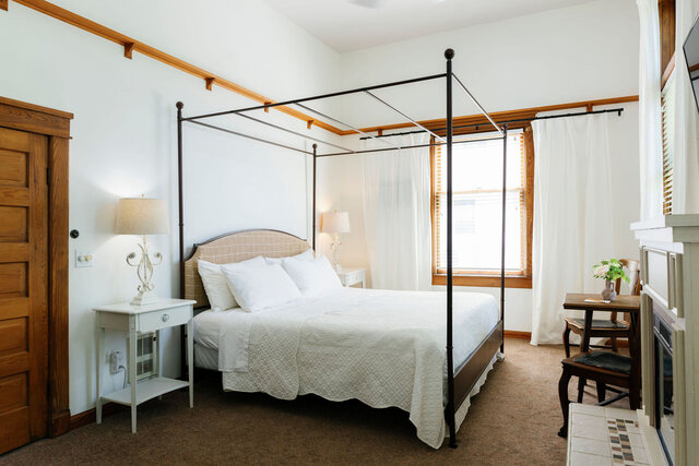 Image 3 for King Whirlpool Suites