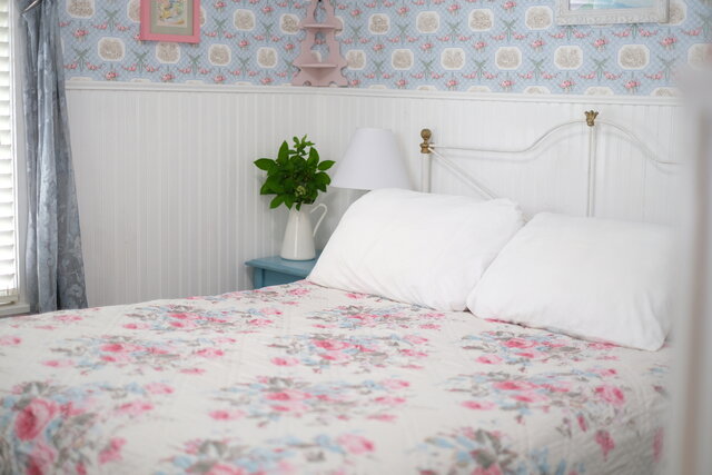 Image 7 for Queen Rooms