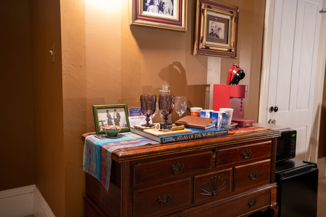 Image 6 for Admiral's Quarters Room