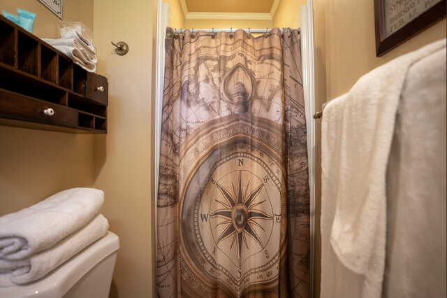 Image 5 for Admiral's Quarters Room