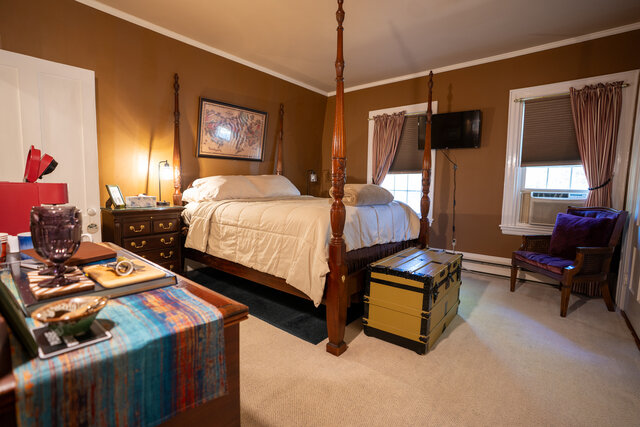 Image 2 for Admiral's Quarters Room