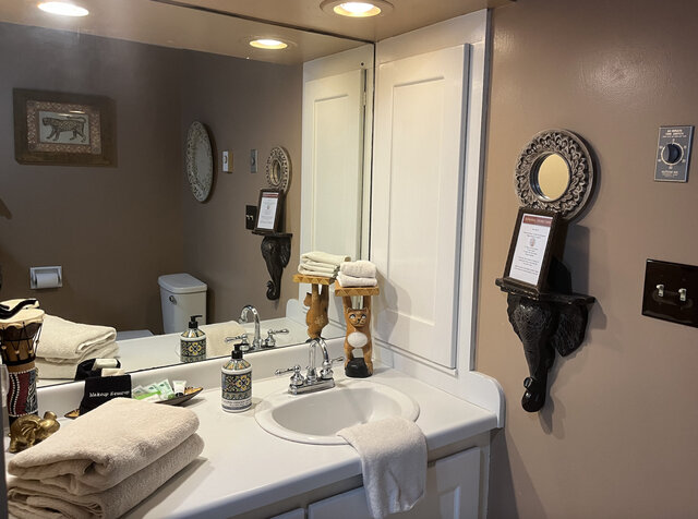 Image 5 for Serengeti Room