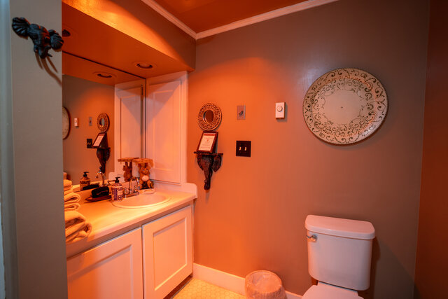 Image 8 for Serengeti Room