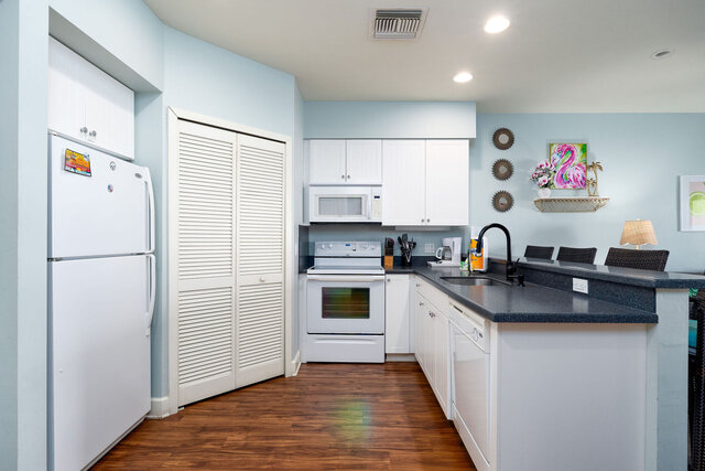 Image 2 for Harbour House at the Inn #303