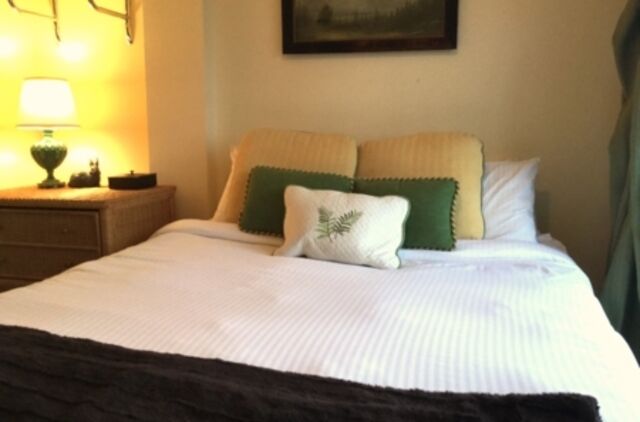 Image 2 for Queen Suite