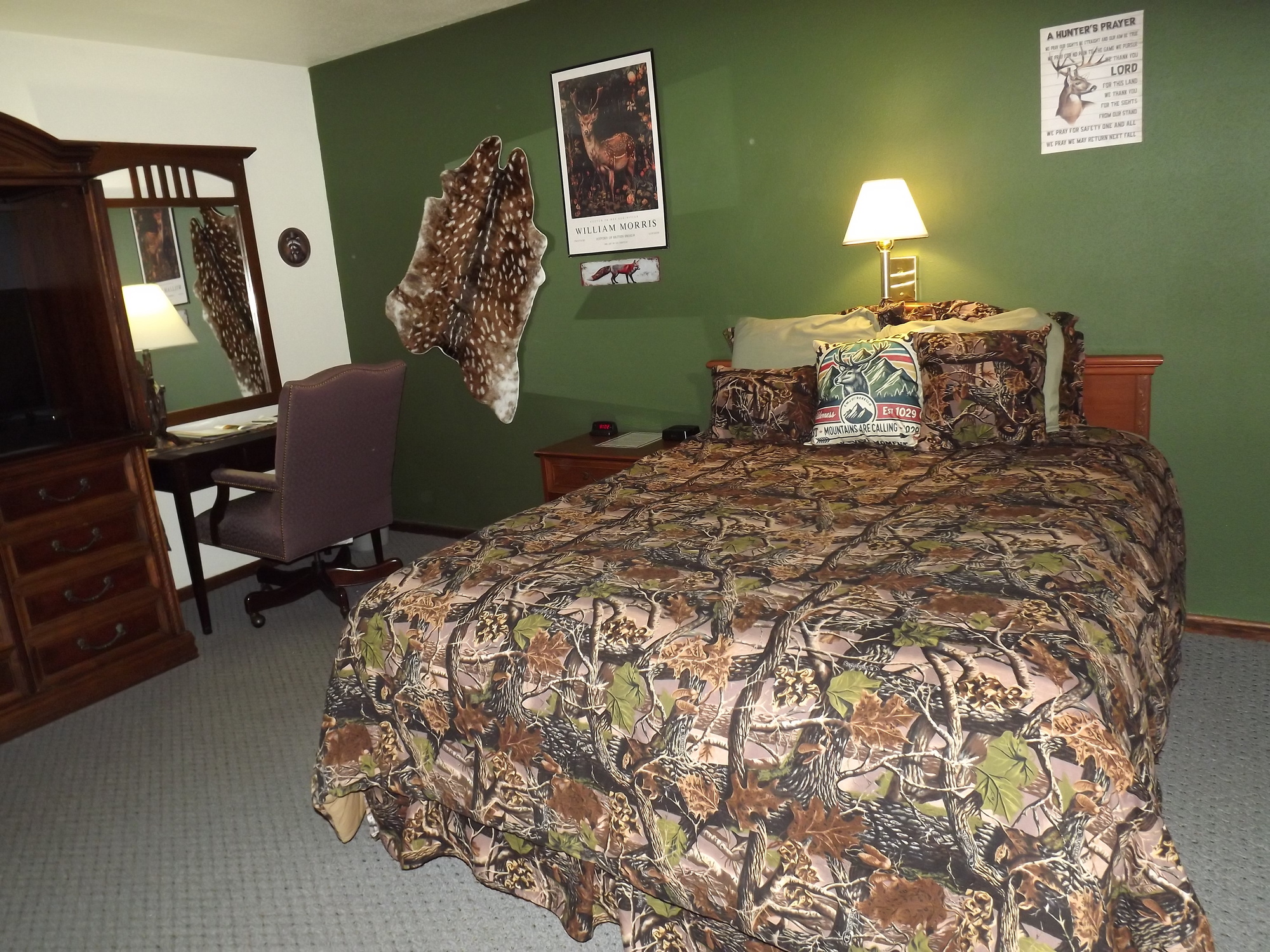 Image for 124 1 Queen Bed