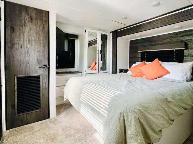 Image 6 for RV | Destination Model Sleeps 6 | No Pets