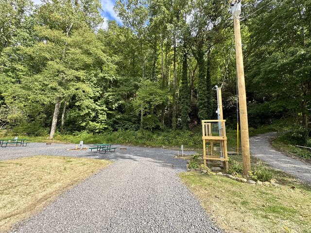 Image 1 for 16) SITE 16 - Mountain Side Back In {OLD 15}