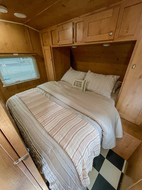 Image 13 for 03) Bluebelle Retro Rental