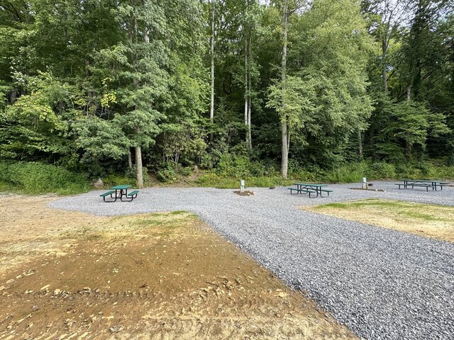 Image 4 for 19) SITE 19 - Mountain Side Back In {OLD 18}