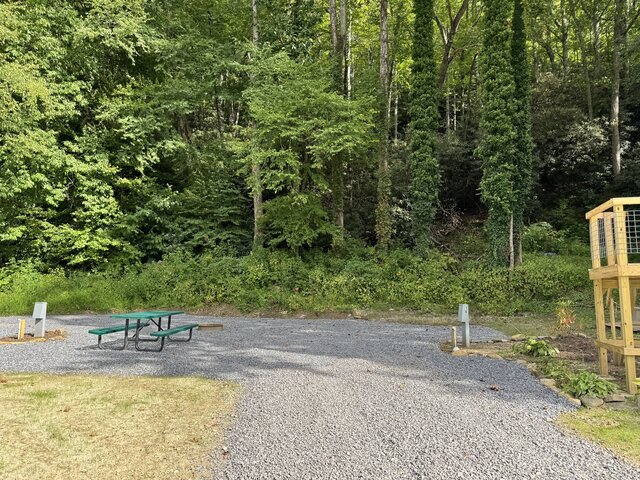 Image 2 for 16) SITE 16 - Mountain Side Back In {OLD 15}