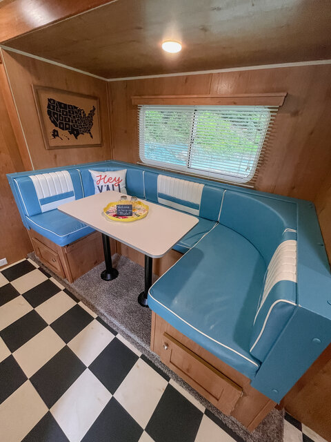 Image 11 for 03) Bluebelle Retro Rental