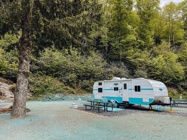 Image 2 for 03) Bluebelle Retro Rental