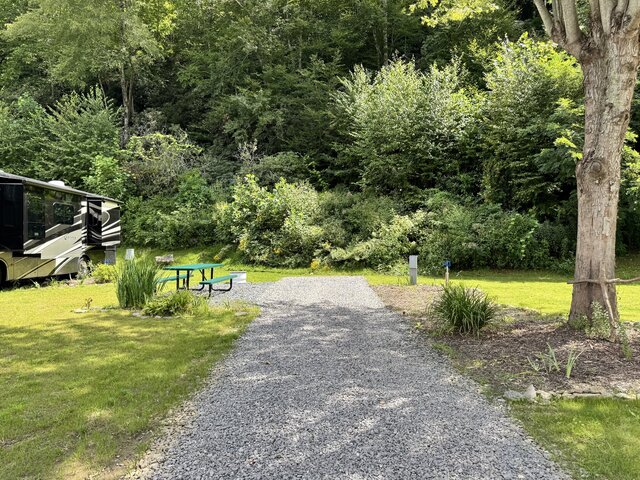 Image 4 for 01) SITE 1 Mountain Side Back-In