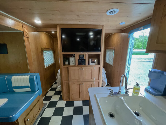 Image 9 for 03) Bluebelle Retro Rental