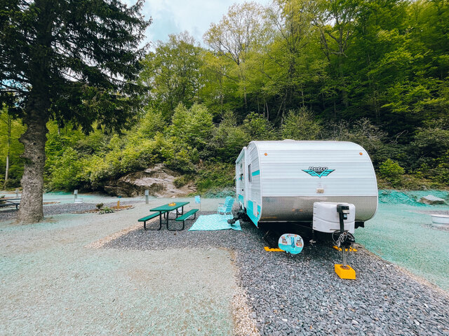 Image 3 for 03) Bluebelle Retro Rental