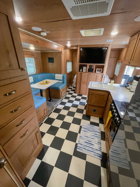 Image 5 for 03) Bluebelle Retro Rental