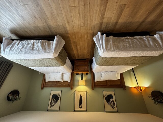 Image 2 for Lichen or Knot - 2 Q Beds - 208