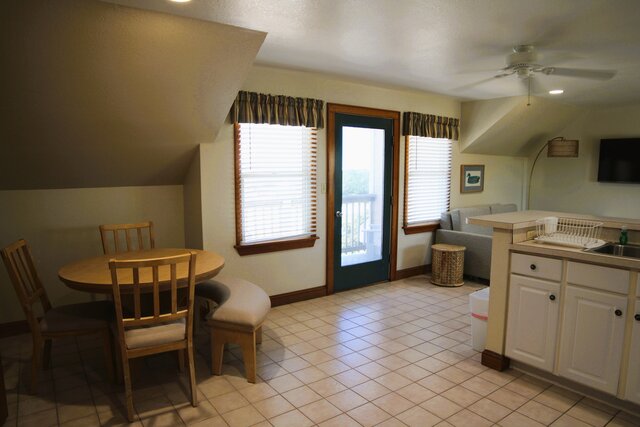 Image 2 for Blackbeard's King Suite  302- 3rd Floor