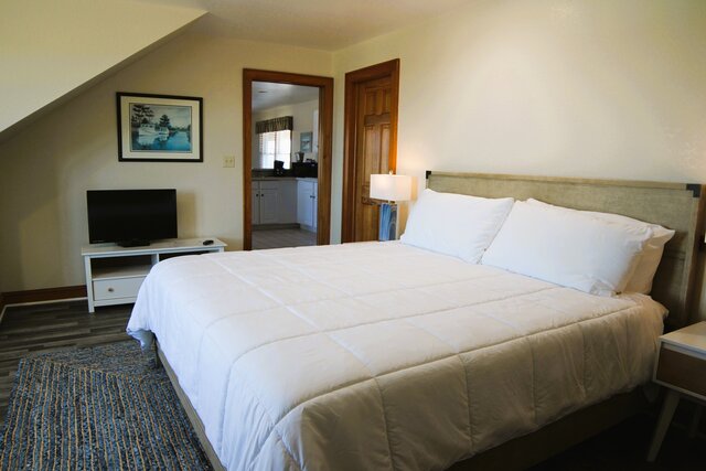 Image 8 for Blackbeard's King Suite  302- 3rd Floor