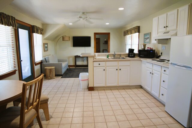 Image 4 for Blackbeard's King Suite  302- 3rd Floor