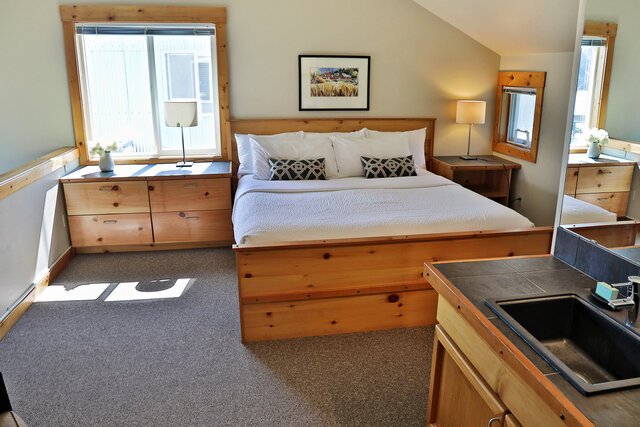 Image 13 for Whispering Waves  Waterfront Loft 4