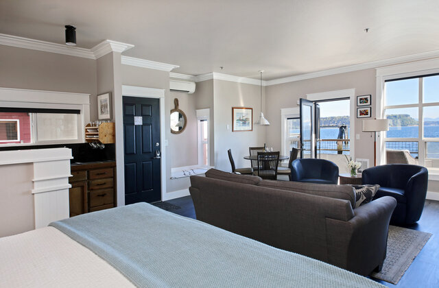 Image 8 for Waterfront Beach Studio 5