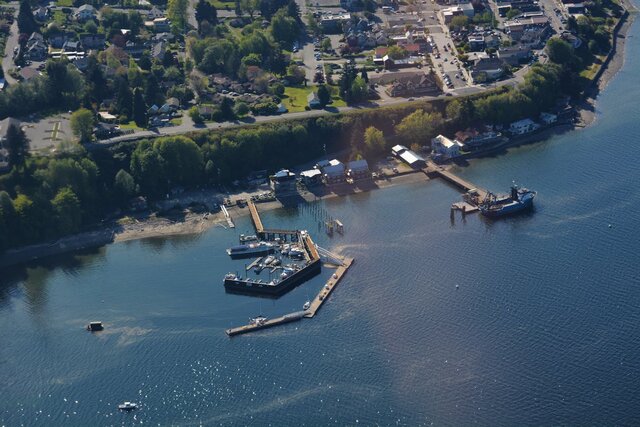 Image 18 for Whispering Waves  Waterfront Loft 4