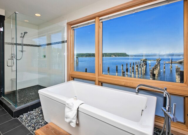 Image 7 for Waterfront Marina Suite