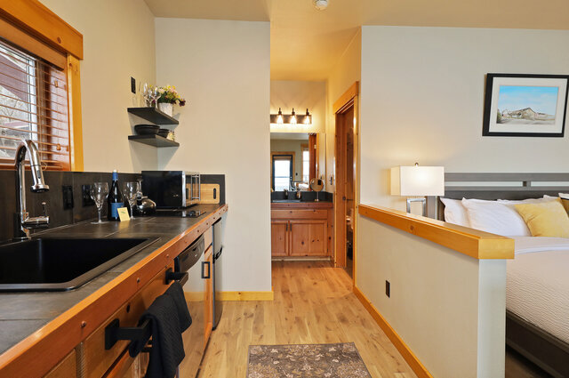 Image 10 for Waterfront Saratoga Passage Studio 3