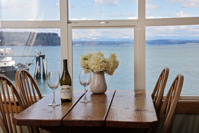 Image 10 for Whispering Waves  Waterfront Loft 4