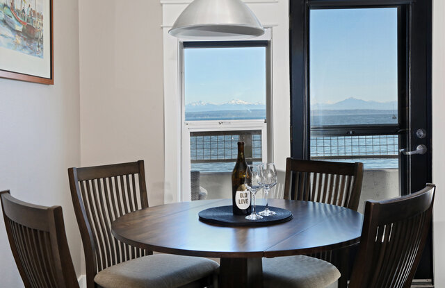 Image 5 for Waterfront Beach Studio 5