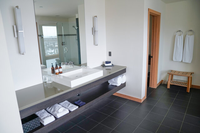 Image 5 for Waterfront Marina Suite